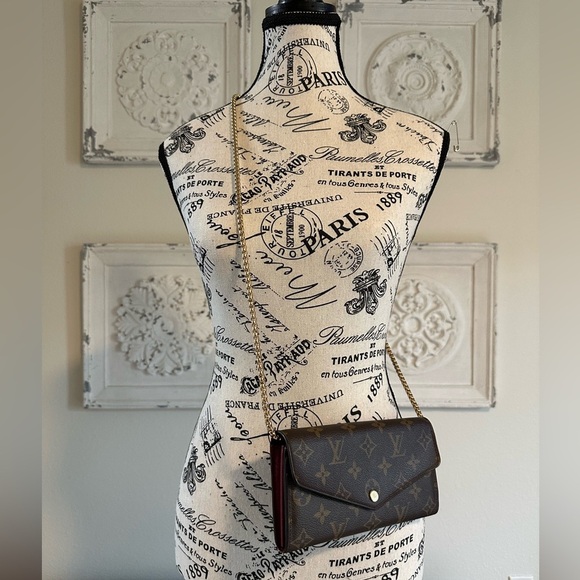 Authentic Louis Vuitton Sarah Wallet on chain w/COA - Picture 1 of 11